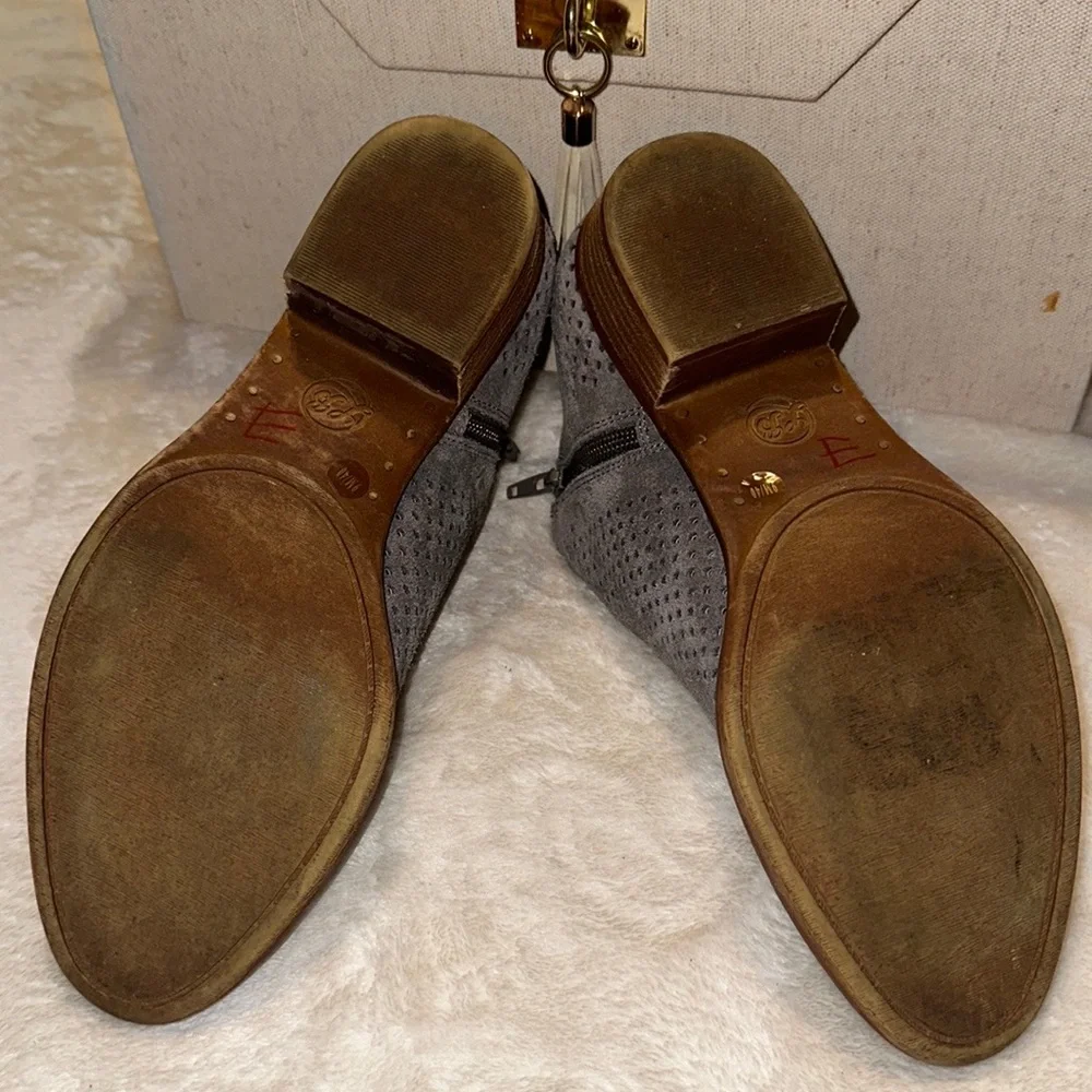 Lucky Brand Baylah Perforated Ankle Booties - Picture 7 of 7